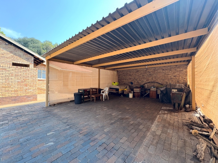 4 Bedroom Property for Sale in Flamwood North West
